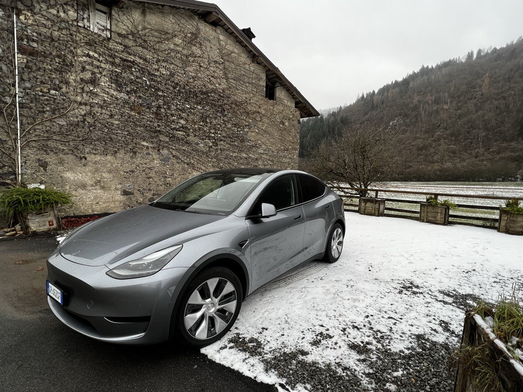 TESLA MODEL Y